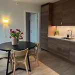Centrally In A Charming And Peaceful Neighborhood דירה *