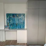 Centrally In A Charming And Peaceful Neighborhood דירה
