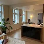 Centrally In A Charming And Peaceful Neighborhood דירה *