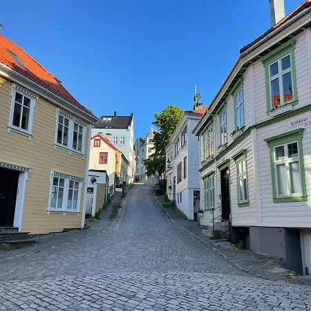 Centrally In A Charming And Peaceful Neighborhood Apartamento Bergen