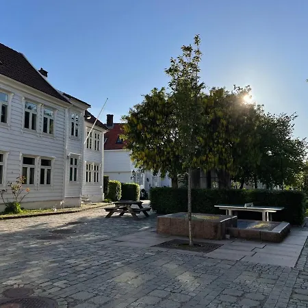 Centrally In A Charming And Peaceful Neighborhood Daire Bergen