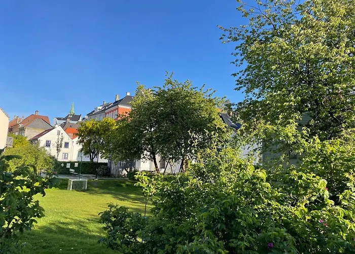 Centrally In A Charming And Peaceful Neighborhood Apartmán