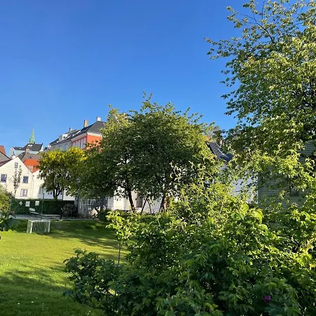 Centrally In A Charming And Peaceful Neighborhood Lägenhet